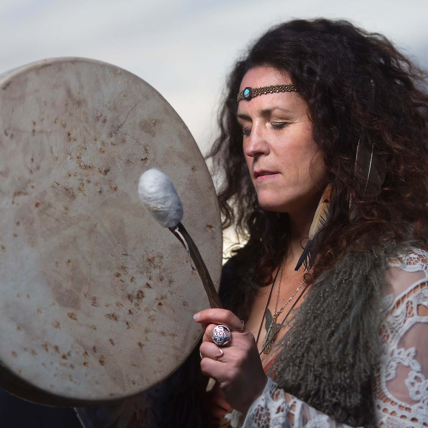 Featured image for “Mouschka – Free Yourself Drumming & framtidens mediciner”