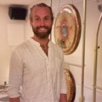 Mateusz Krawiec, sound healing på Harmoni Expo
